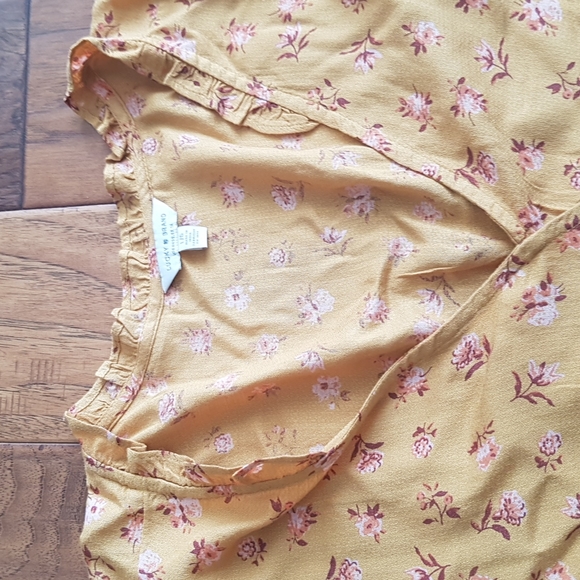 Lucky Brand Floral Peplum Faux Wrap Top Size L - Picture 7 of 16